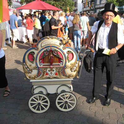Buntes Angebot in Gassen und H&ouml;fen