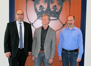 B&uuml;rgermeister Klaus Schejna, Schulleiter Ziegler, Amtsleiter Andreas Betz