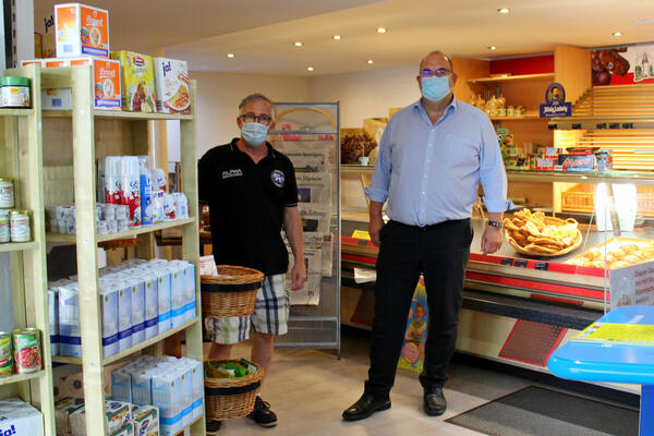 B&auml;ckerei Kunzmann in Oberrodenbach (v.l. Hr. Kunzmann, B&uuml;rgermeister Schejna)