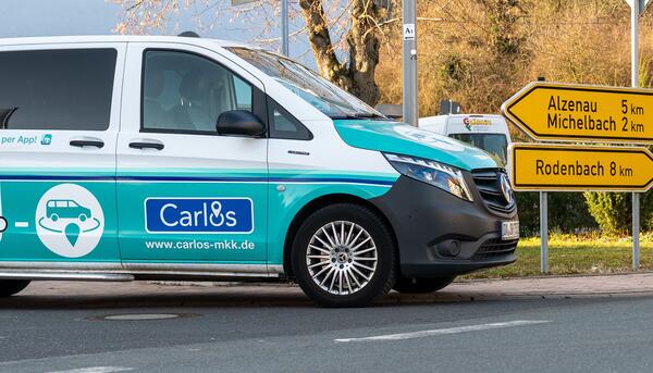 Carlos-Bus: Der innovative On-Demand-Verkehr &raquo;Carlos&laquo; ist ab dem 8. M&auml;rz 2025 grenz&uuml;berschreitend aktiv.