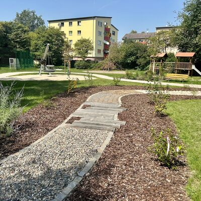 Blick auf den neu er&ouml;ffneten Spielplatz