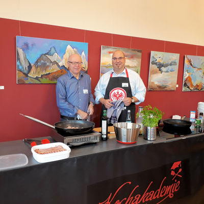 B&uuml;rgermeister Schejna und Edgar Kreuzer bei den Vorbereitungen